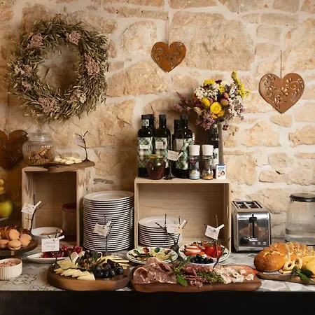 Della Croce Bed & Breakfast 4*