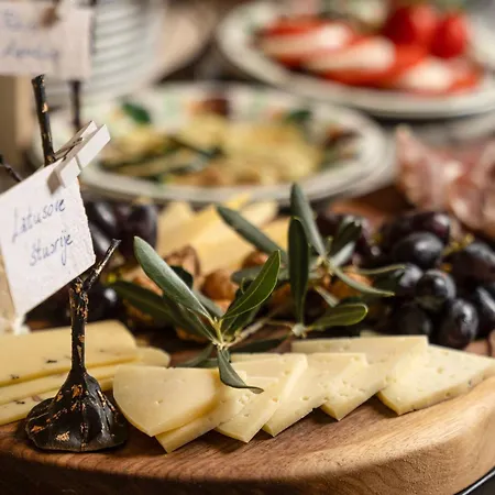 Della Croce Bed & Breakfast 4*