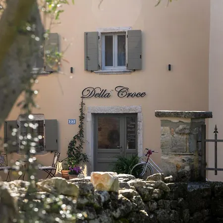 Della Croce *