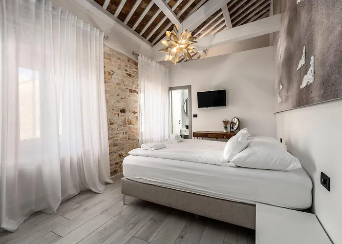 Della Croce Couette-café